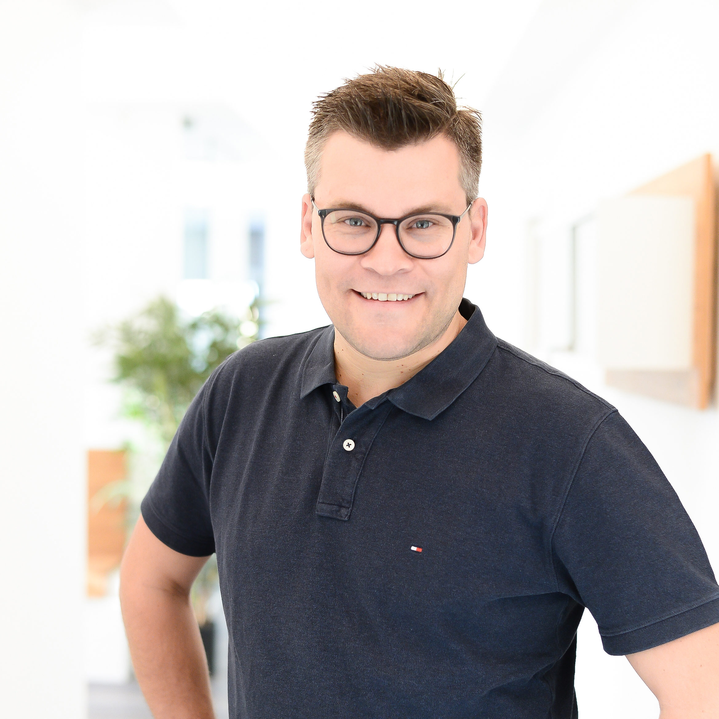 Dr. Gregor Häckel
